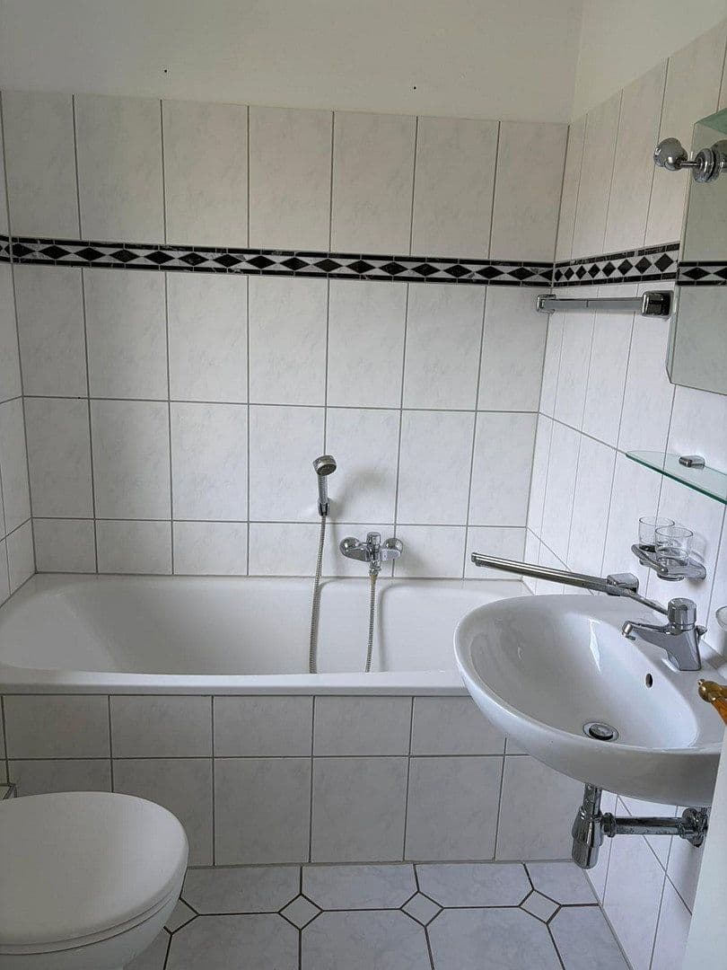 Pronájem bytu 4+1 90 m², Wilhelmsdorfer Straße 57a, Brandenburg an der Havel, Braniborsko Pronájem bytu 4+1 90 m², Wilhelmsdorfer Straße 57a, Brandenburg an der Havel, Braniborsko