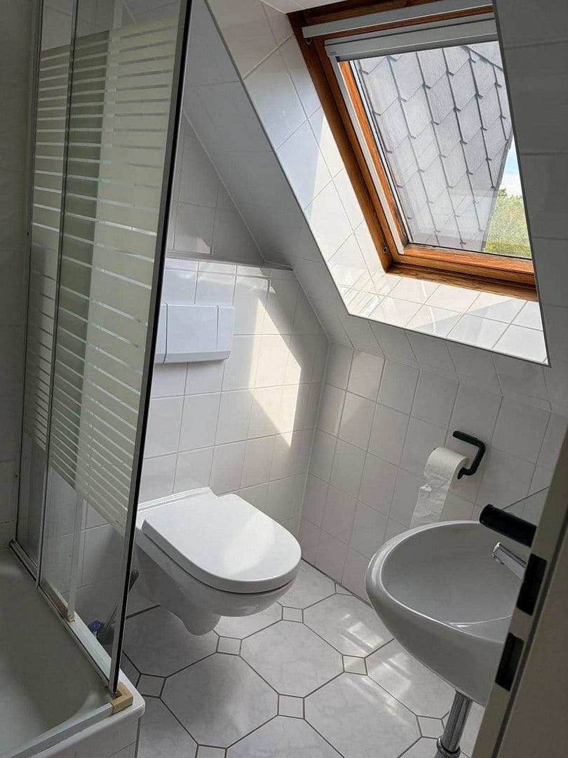 Pronájem bytu 4+1 90 m², Wilhelmsdorfer Straße 57a, Brandenburg an der Havel, Braniborsko Pronájem bytu 4+1 90 m², Wilhelmsdorfer Straße 57a, Brandenburg an der Havel, Braniborsko