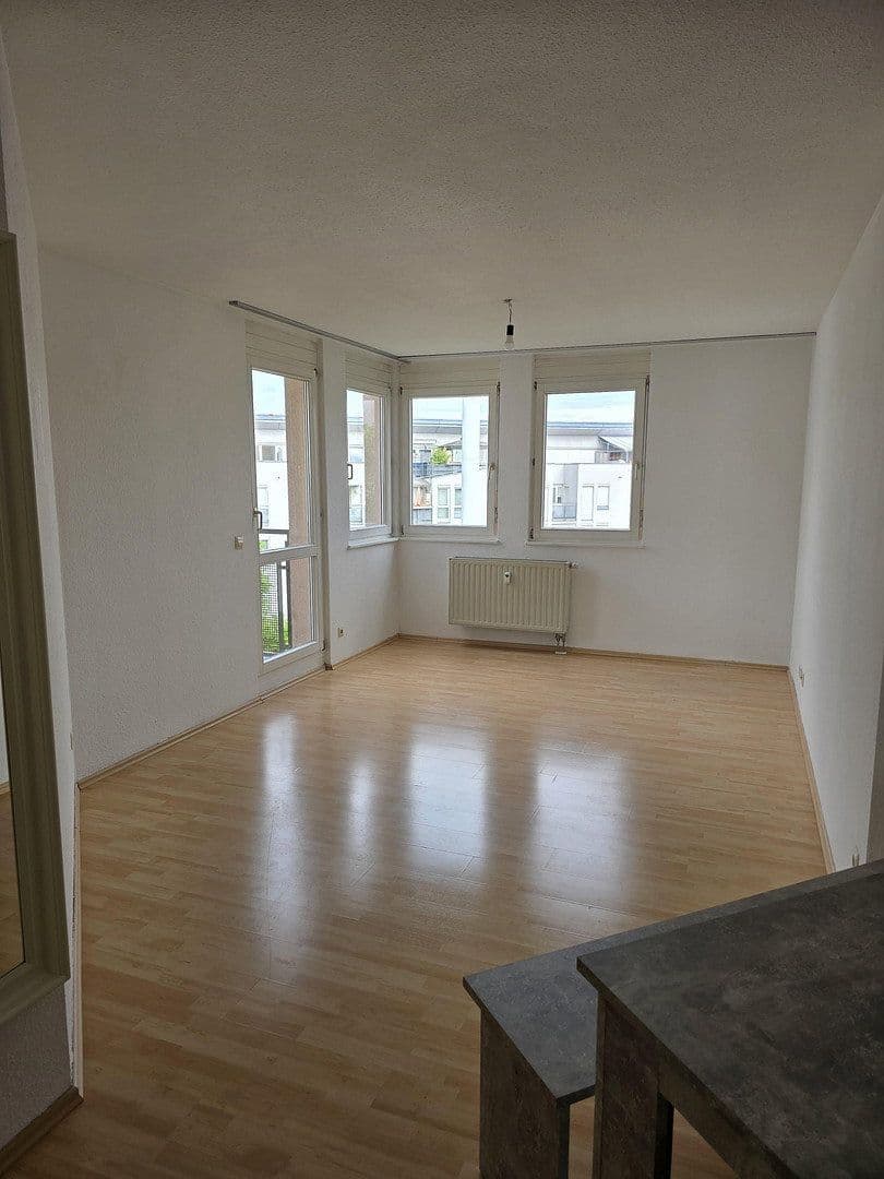Pronájem bytu 3+1 68 m², Michelangelostr. 12/1, Künzelsau, Bádensko-Württembersko Pronájem bytu 3+1 68 m², Michelangelostr. 12/1, Künzelsau, Bádensko-Württembersko