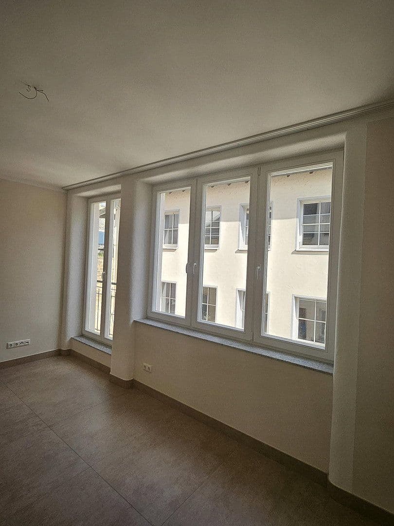Pronájem bytu 1+1 41 m², Schlossberg 2, Saarburg, Porýní-Falc Pronájem bytu 1+1 41 m², Schlossberg 2, Saarburg, Porýní-Falc