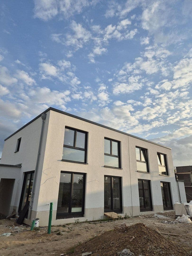 Pronájem domu 130 m², pozemek 400 m², Große Straße 43, Gehrden, Dolní Sasko Pronájem domu 130 m², pozemek 400 m², Große Straße 43, Gehrden, Dolní Sasko