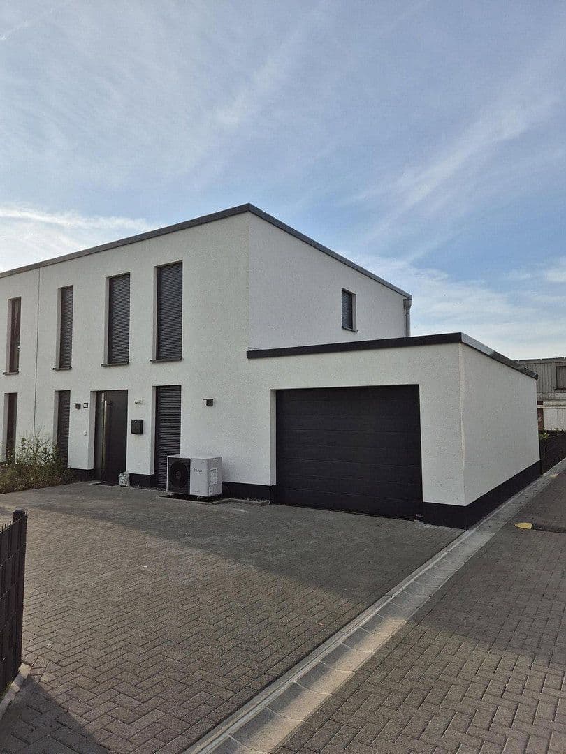 Pronájem domu 130 m², pozemek 400 m², Große Straße 43, Gehrden, Dolní Sasko Pronájem domu 130 m², pozemek 400 m², Große Straße 43, Gehrden, Dolní Sasko