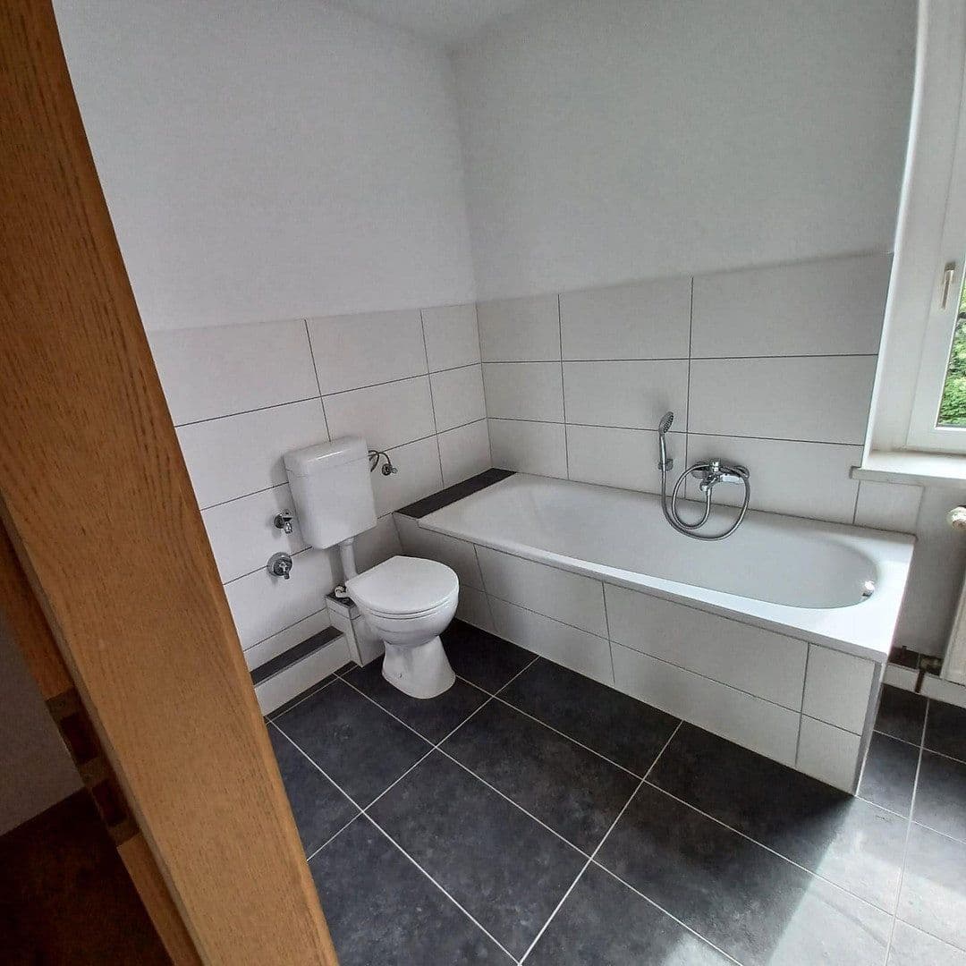 Pronájem bytu 2+1 67 m², Lengenfelder Straße 39, Cvikov, Sasko Pronájem bytu 2+1 67 m², Lengenfelder Straße 39, Cvikov, Sasko