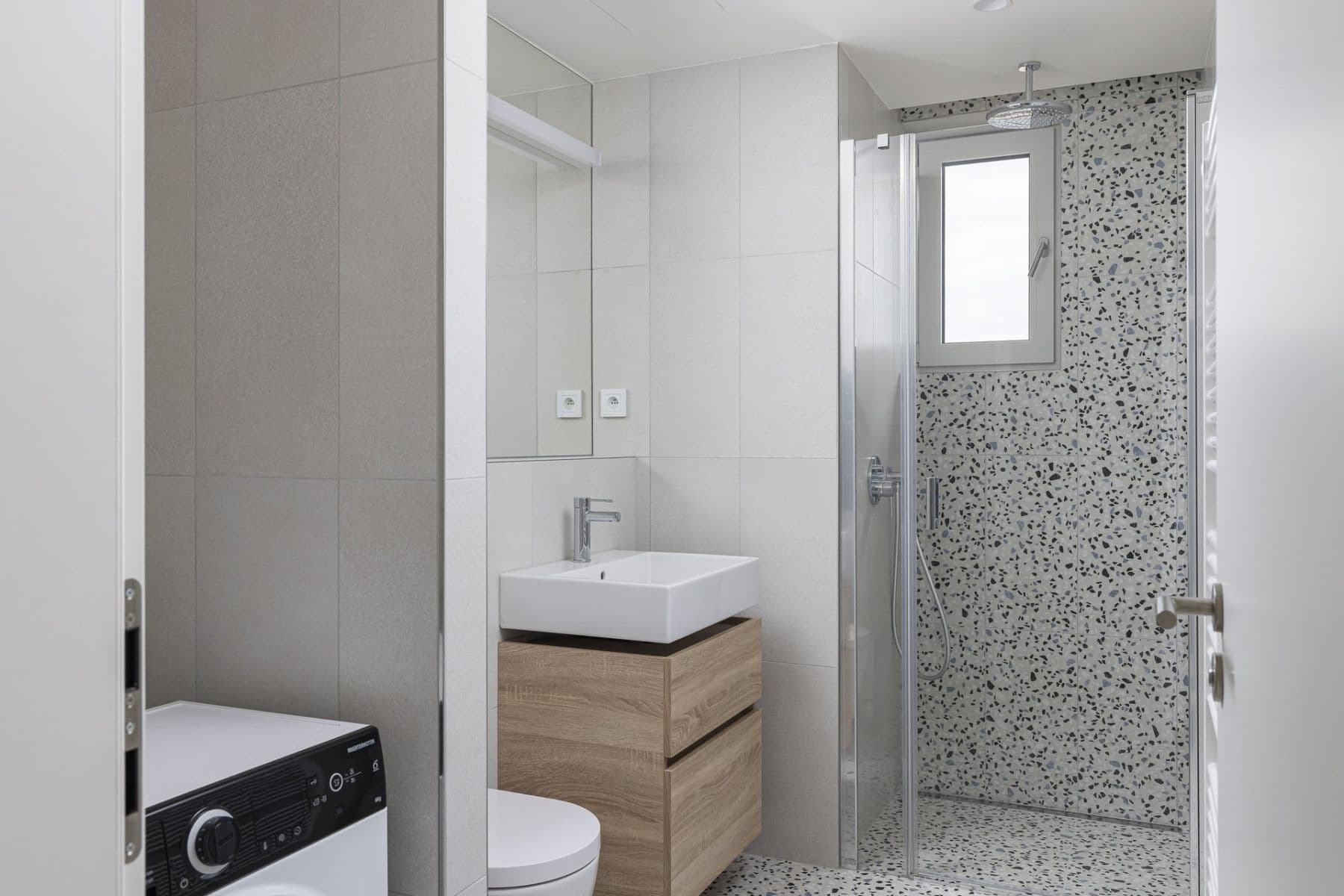 Pronájem bytu 1+kk 39 m², U Komína, Praha, Praha Pronájem bytu 1+kk 39 m², U Komína, Praha, Praha
