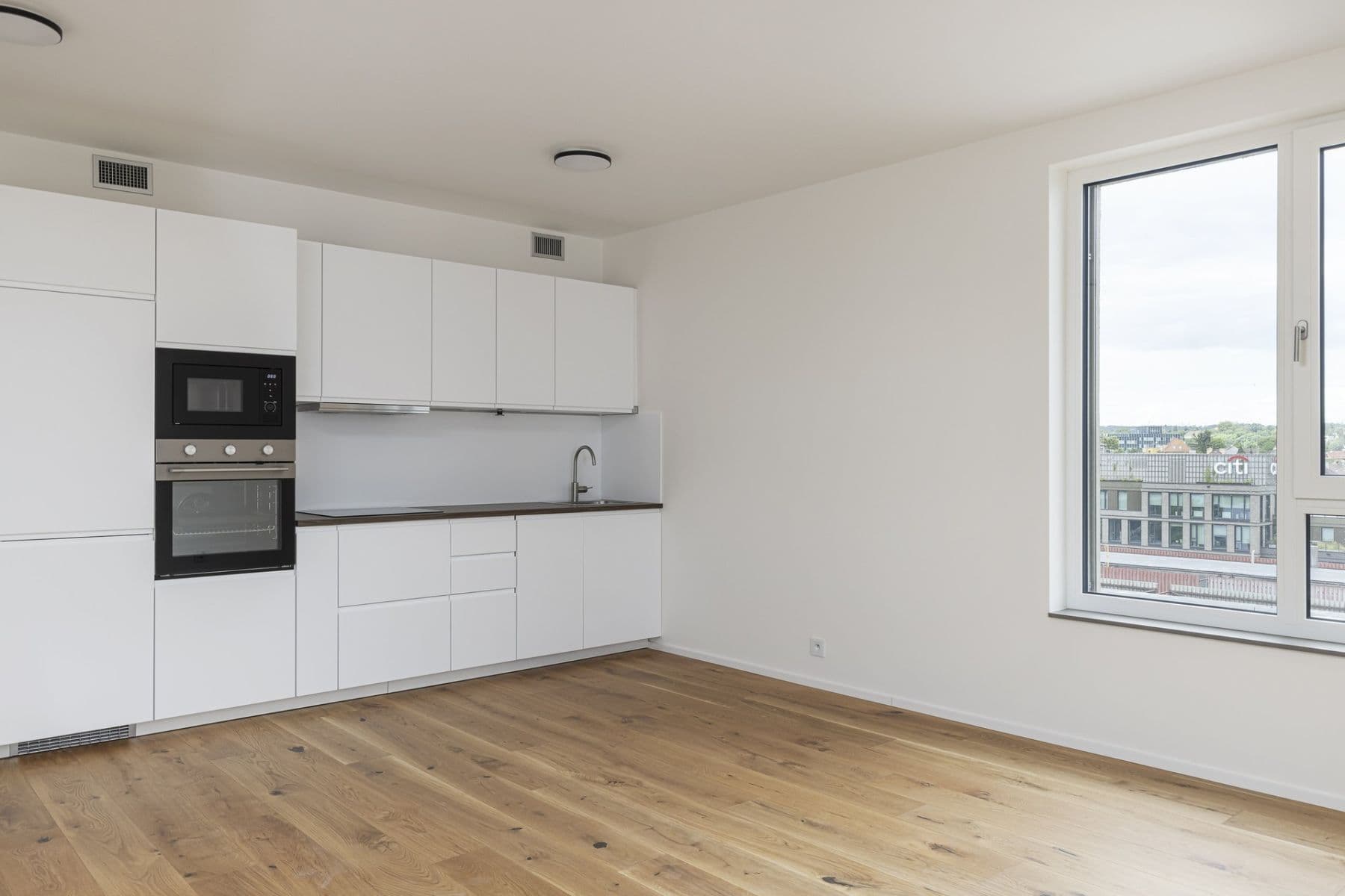 Pronájem bytu 1+kk 39 m², U Komína, Praha, Praha Pronájem bytu 1+kk 39 m², U Komína, Praha, Praha