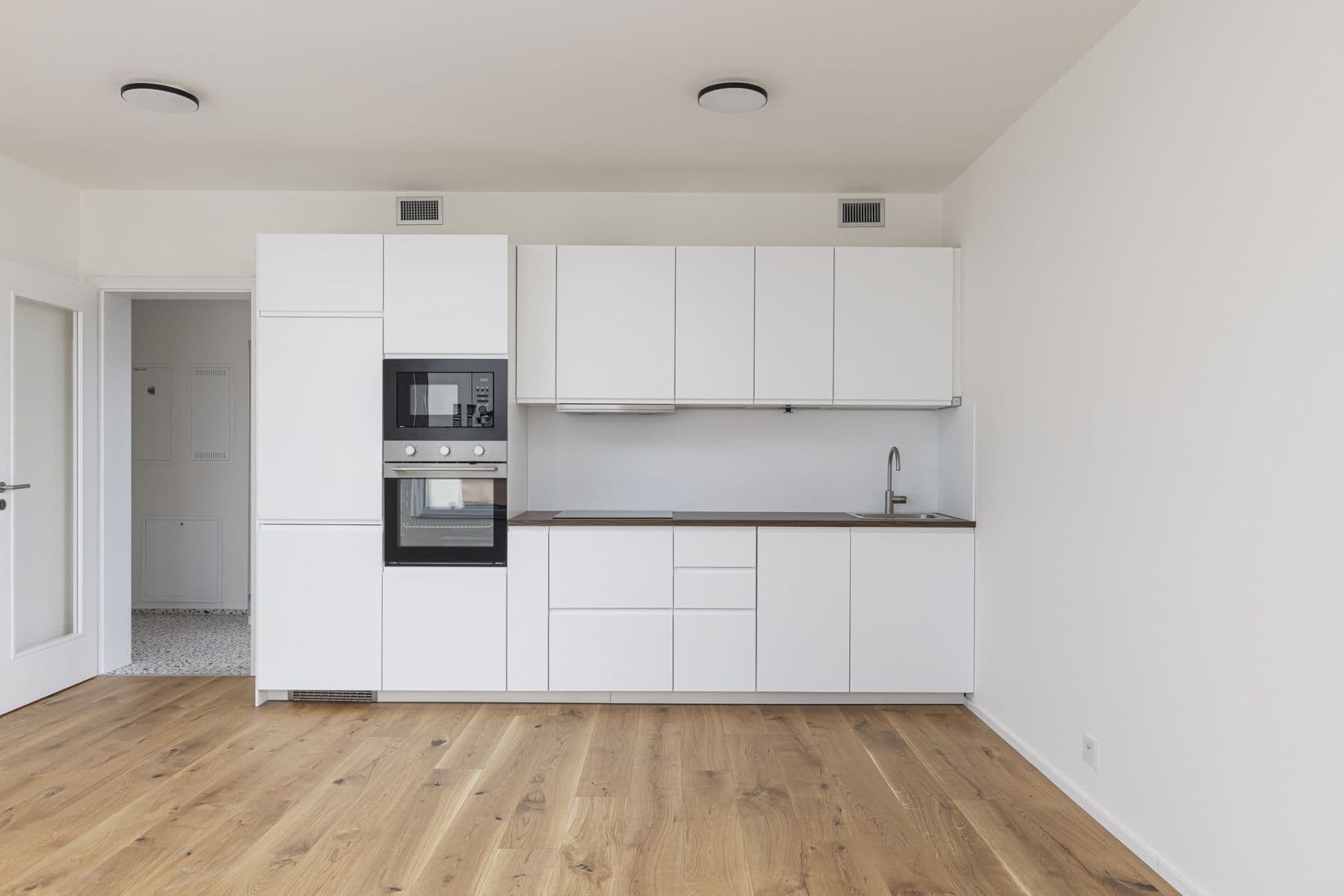 Pronájem bytu 1+kk 39 m², U Komína, Praha, Praha Pronájem bytu 1+kk 39 m², U Komína, Praha, Praha