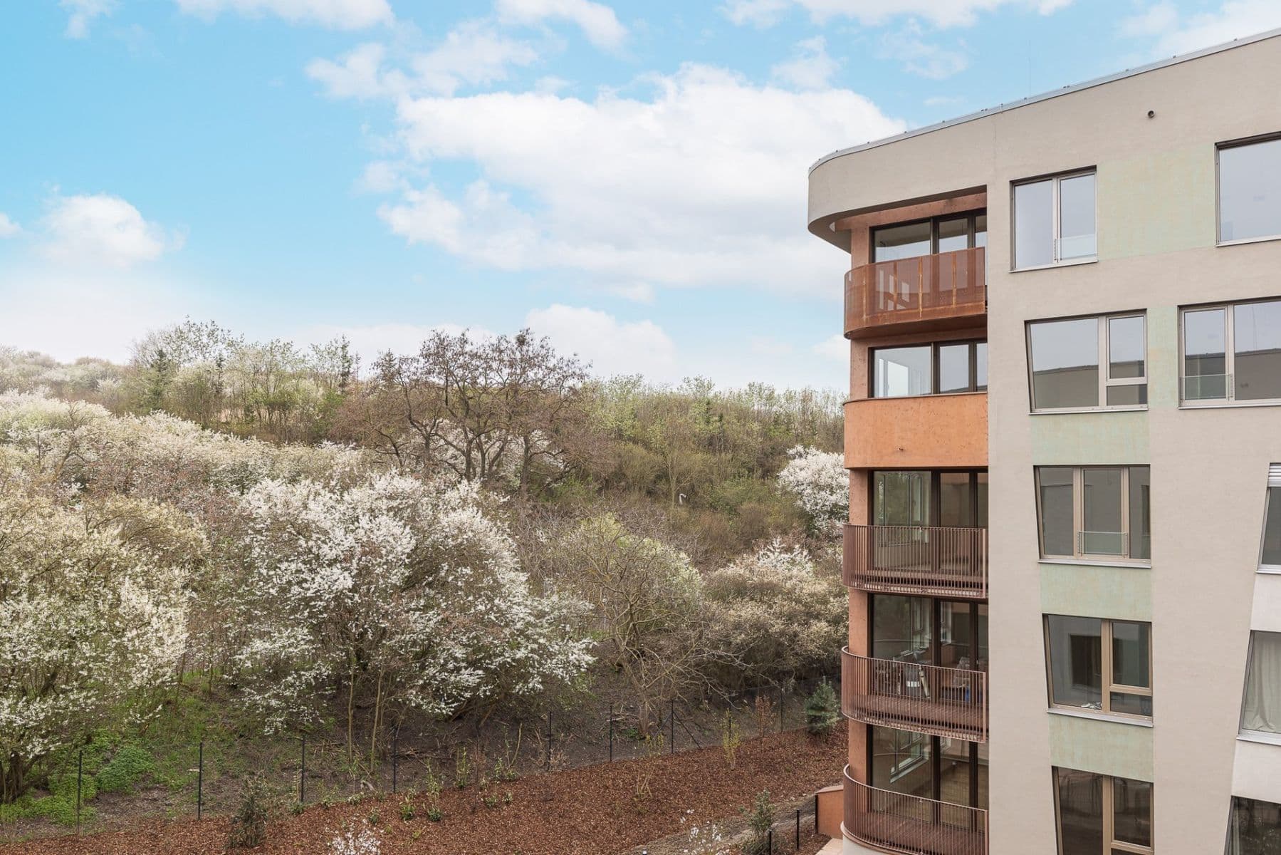 Pronájem bytu 1+kk 39 m², U Komína, Praha, Praha Pronájem bytu 1+kk 39 m², U Komína, Praha, Praha