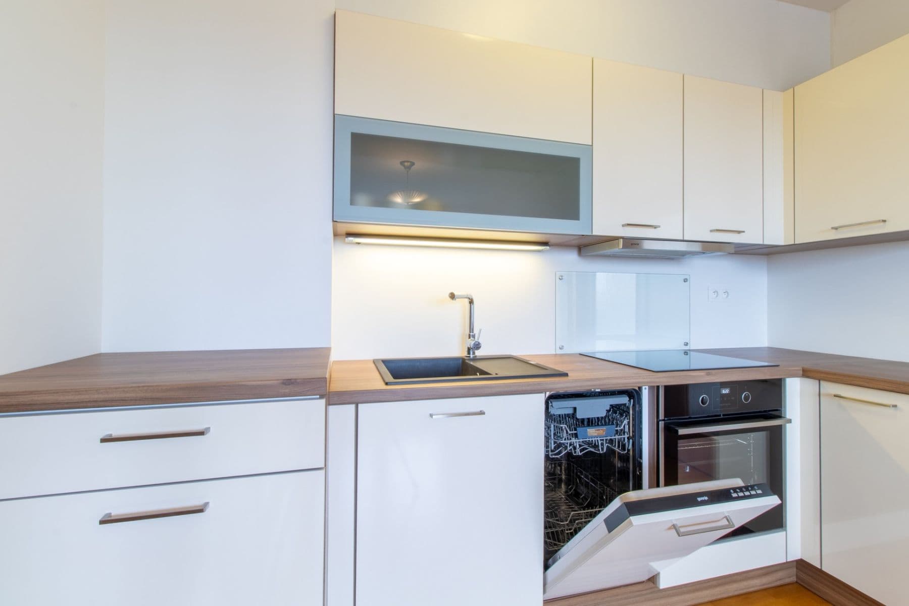 Pronájem bytu 2+kk 43 m², Na výspě, Praha, Praha Pronájem bytu 2+kk 43 m², Na výspě, Praha, Praha