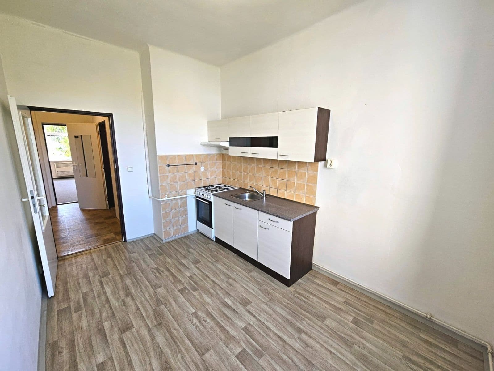 Pronájem bytu 1+1 40 m², Karáskovo náměstí, Brno, Jihomoravský kraj Pronájem bytu 1+1 40 m², Karáskovo náměstí, Brno, Jihomoravský kraj