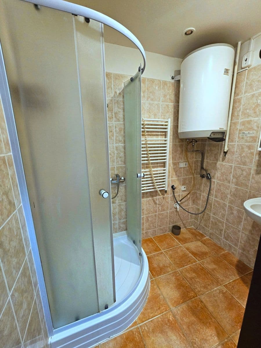 Pronájem bytu 1+1 40 m², Karáskovo náměstí, Brno, Jihomoravský kraj Pronájem bytu 1+1 40 m², Karáskovo náměstí, Brno, Jihomoravský kraj