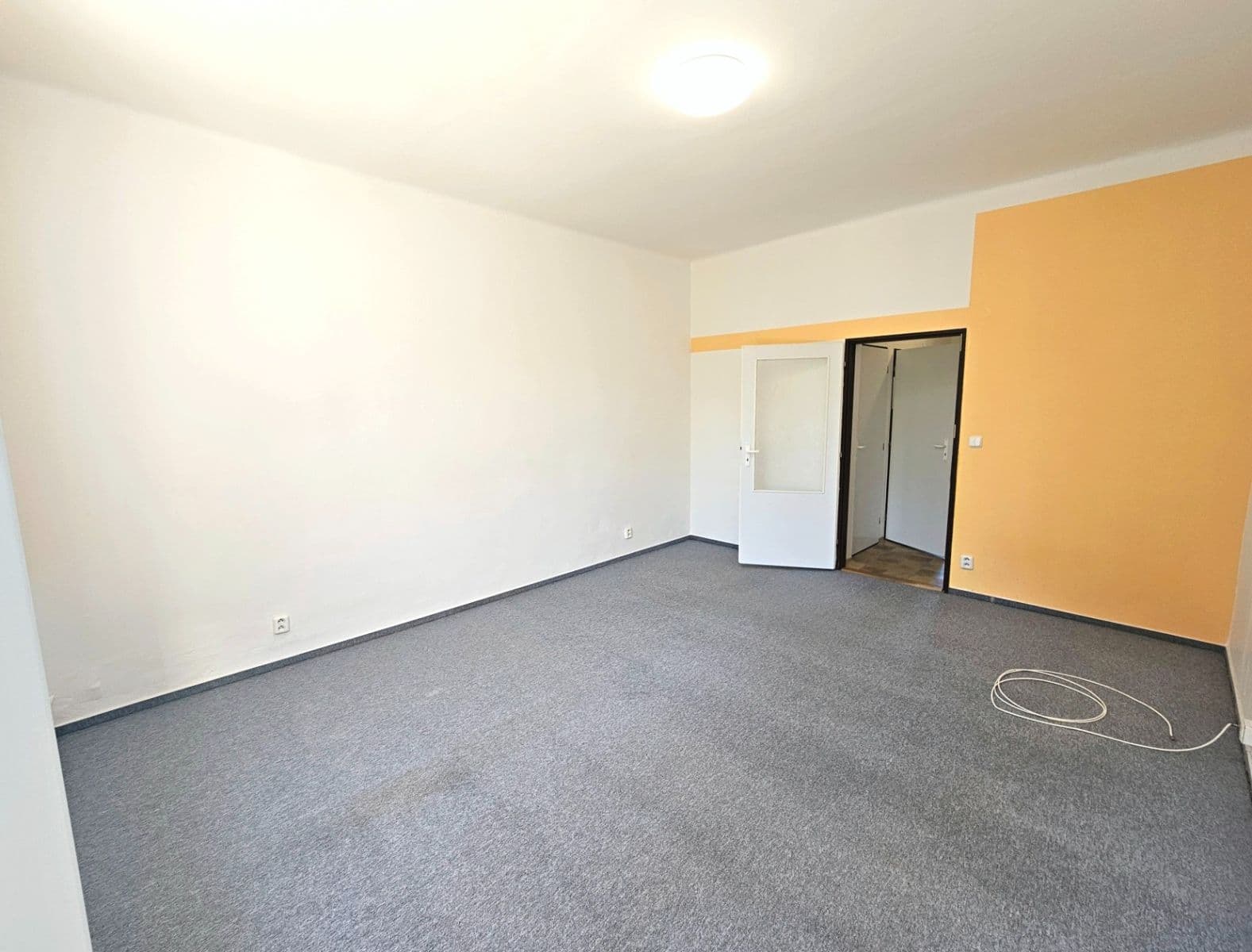 Pronájem bytu 1+1 40 m², Karáskovo náměstí, Brno, Jihomoravský kraj Pronájem bytu 1+1 40 m², Karáskovo náměstí, Brno, Jihomoravský kraj