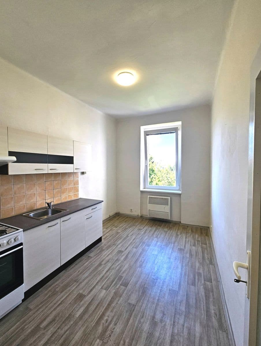 Pronájem bytu 1+1 40 m², Karáskovo náměstí, Brno, Jihomoravský kraj Pronájem bytu 1+1 40 m², Karáskovo náměstí, Brno, Jihomoravský kraj