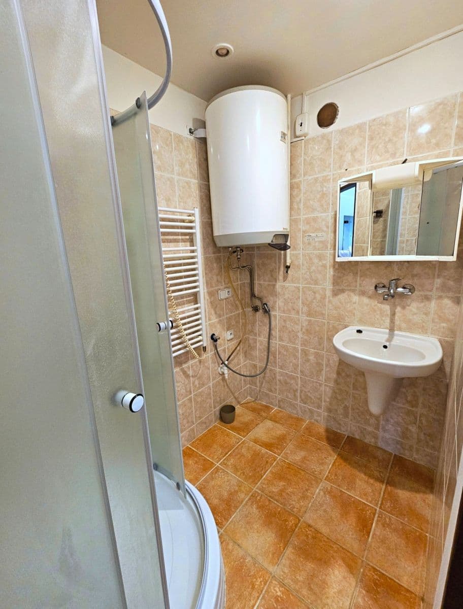 Pronájem bytu 1+1 40 m², Karáskovo náměstí, Brno, Jihomoravský kraj Pronájem bytu 1+1 40 m², Karáskovo náměstí, Brno, Jihomoravský kraj