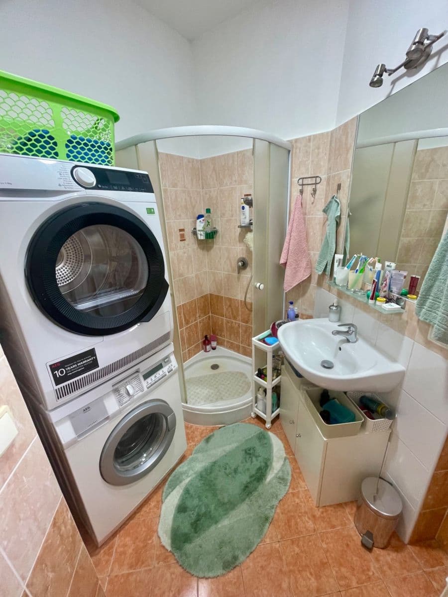 Pronájem bytu 1+kk 24 m², náměstí Hrdinů, Praha, Praha Pronájem bytu 1+kk 24 m², náměstí Hrdinů, Praha, Praha