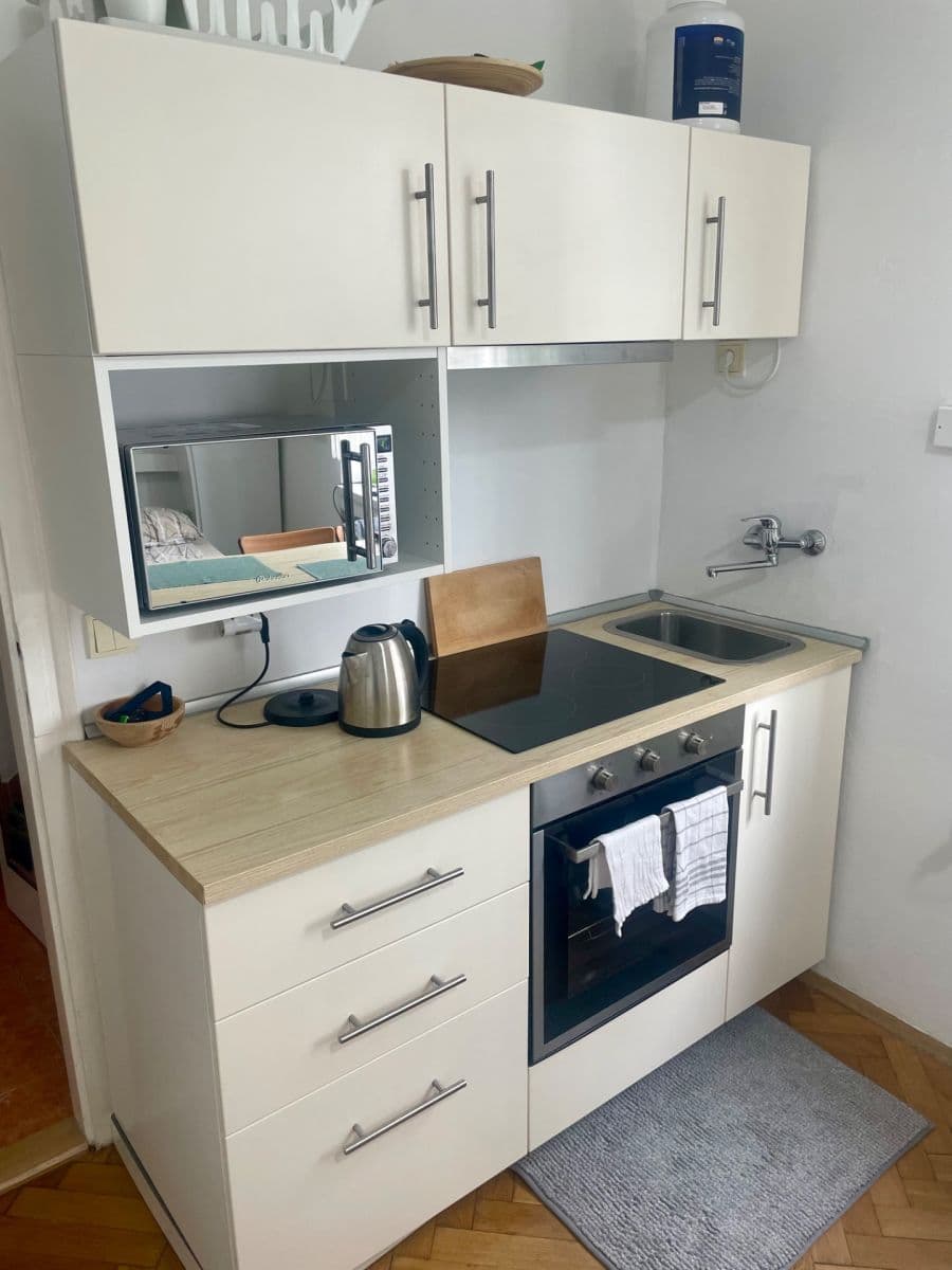 Pronájem bytu 1+kk 24 m², náměstí Hrdinů, Praha, Praha Pronájem bytu 1+kk 24 m², náměstí Hrdinů, Praha, Praha