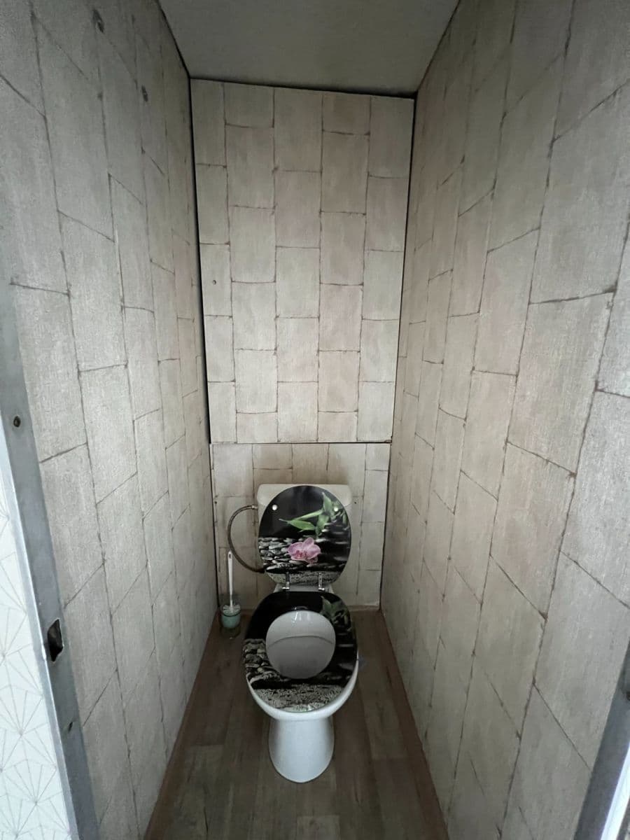 Prodej bytu 2+1 52 m², Plešivecká, Karlovy Vary, Karlovarský kraj Prodej bytu 2+1 52 m², Plešivecká, Karlovy Vary, Karlovarský kraj
