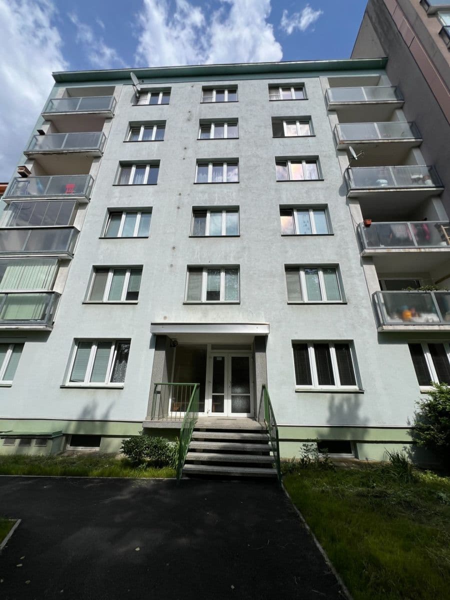 Prodej bytu 2+1 52 m², Plešivecká, Karlovy Vary, Karlovarský kraj Prodej bytu 2+1 52 m², Plešivecká, Karlovy Vary, Karlovarský kraj