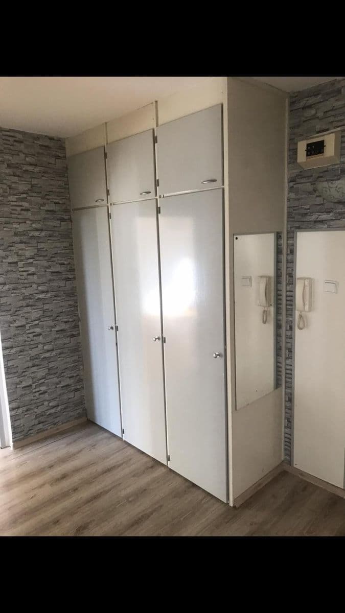 Prodej bytu 2+1 52 m², Plešivecká, Karlovy Vary, Karlovarský kraj Prodej bytu 2+1 52 m², Plešivecká, Karlovy Vary, Karlovarský kraj
