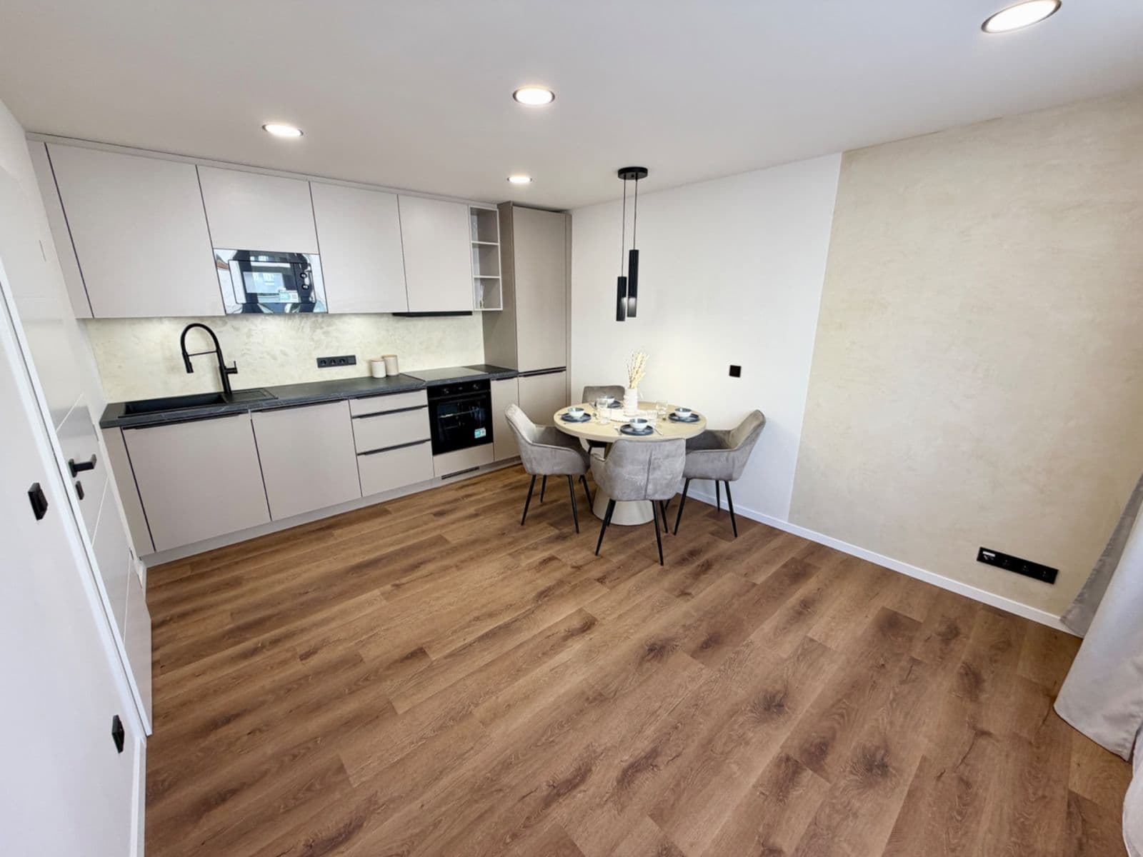 Prodej bytu 2+kk 36 m², Nedašovská, Praha, Praha Prodej bytu 2+kk 36 m², Nedašovská, Praha, Praha