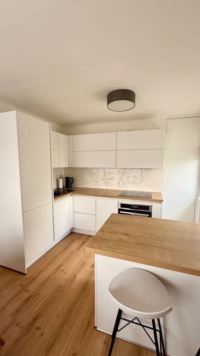 Pronájem bytu 2+kk 60 m², Jarosl. Kociána, Kladno, Středočeský kraj Pronájem bytu 2+kk 60 m², Jarosl. Kociána, Kladno, Středočeský kraj