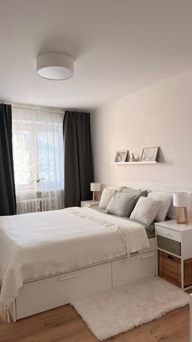 Pronájem bytu 2+kk 60 m², Jarosl. Kociána, Kladno, Středočeský kraj Pronájem bytu 2+kk 60 m², Jarosl. Kociána, Kladno, Středočeský kraj
