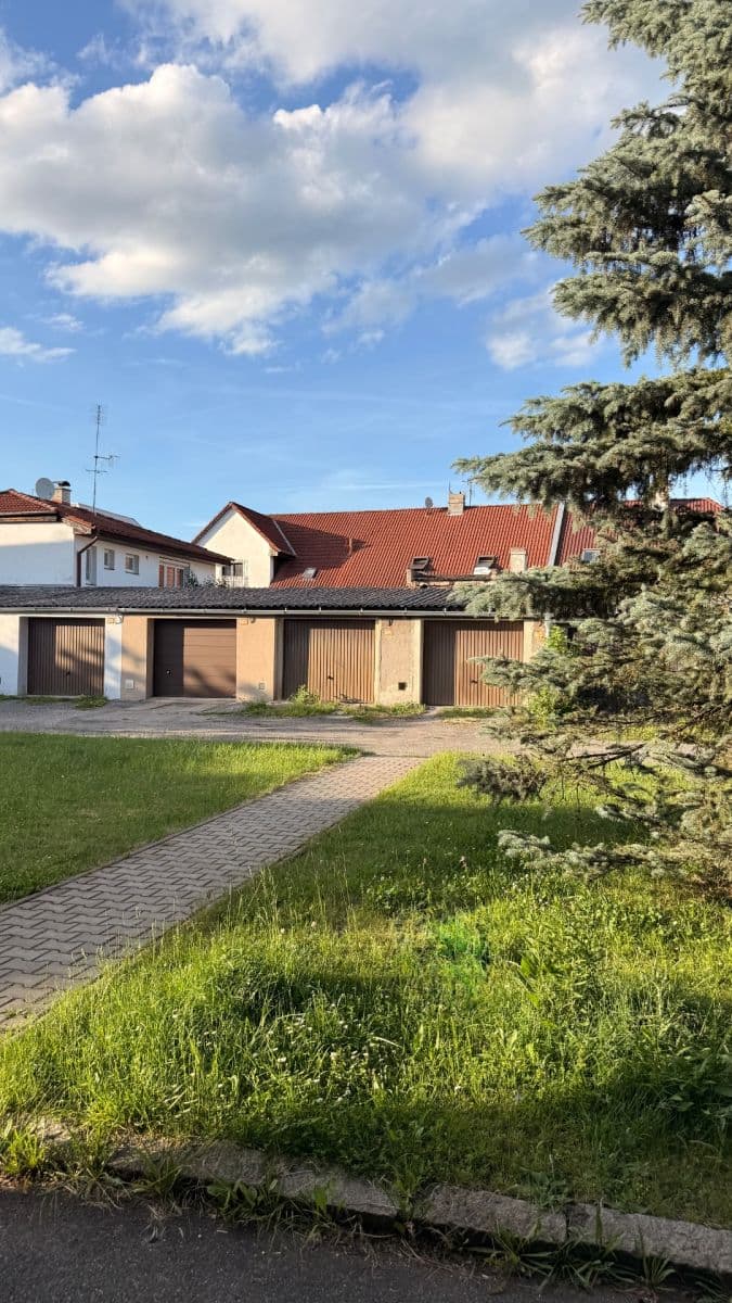 Pronájem bytu 2+kk 60 m², Jarosl. Kociána, Kladno, Středočeský kraj Pronájem bytu 2+kk 60 m², Jarosl. Kociána, Kladno, Středočeský kraj