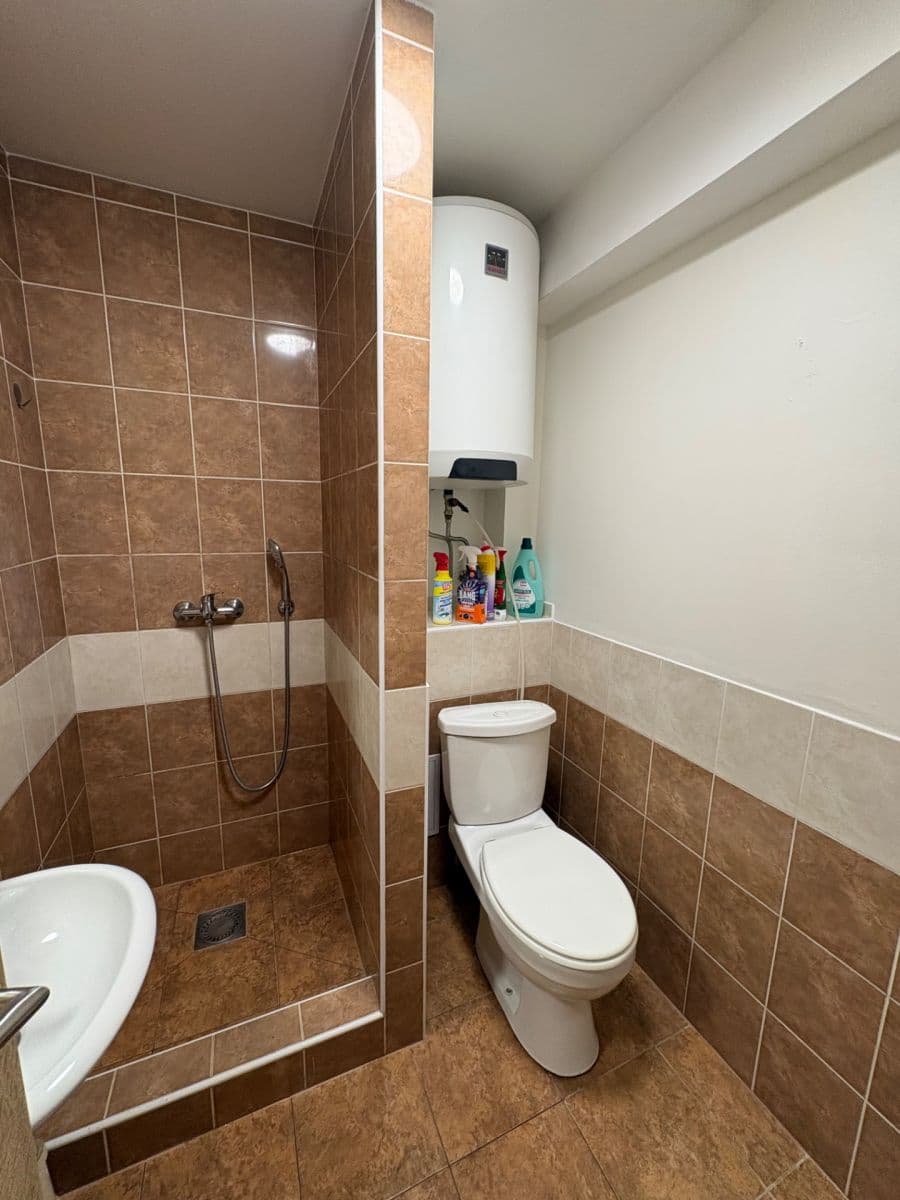 Pronájem bytu 1+kk 30 m², Nádražní, Líbeznice, Středočeský kraj Pronájem bytu 1+kk 30 m², Nádražní, Líbeznice, Středočeský kraj