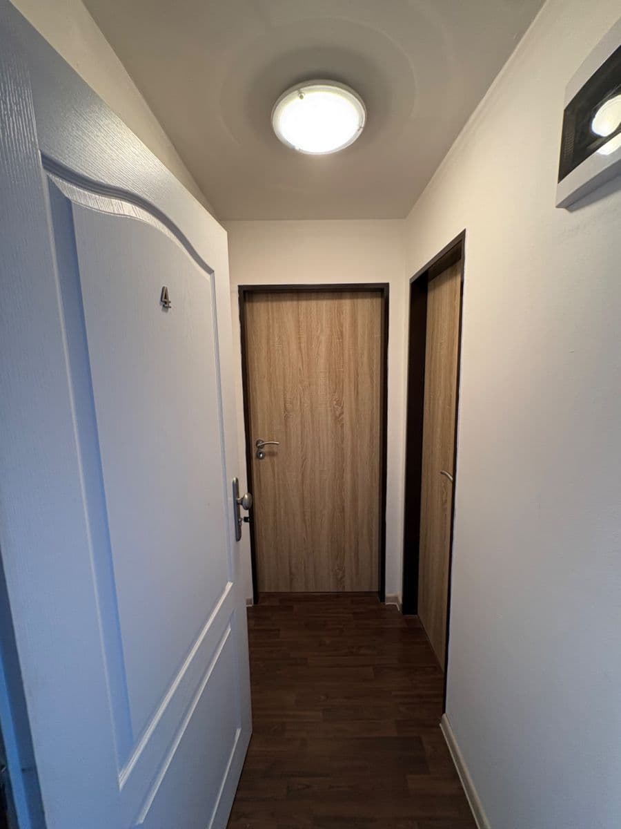 Pronájem bytu 1+kk 30 m², Nádražní, Líbeznice, Středočeský kraj Pronájem bytu 1+kk 30 m², Nádražní, Líbeznice, Středočeský kraj
