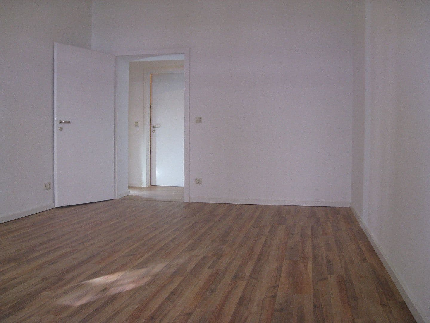 Pronájem bytu 2+1 62 m², Giselastr.34, Berlin, Berlín Pronájem bytu 2+1 62 m², Giselastr.34, Berlin, Berlín