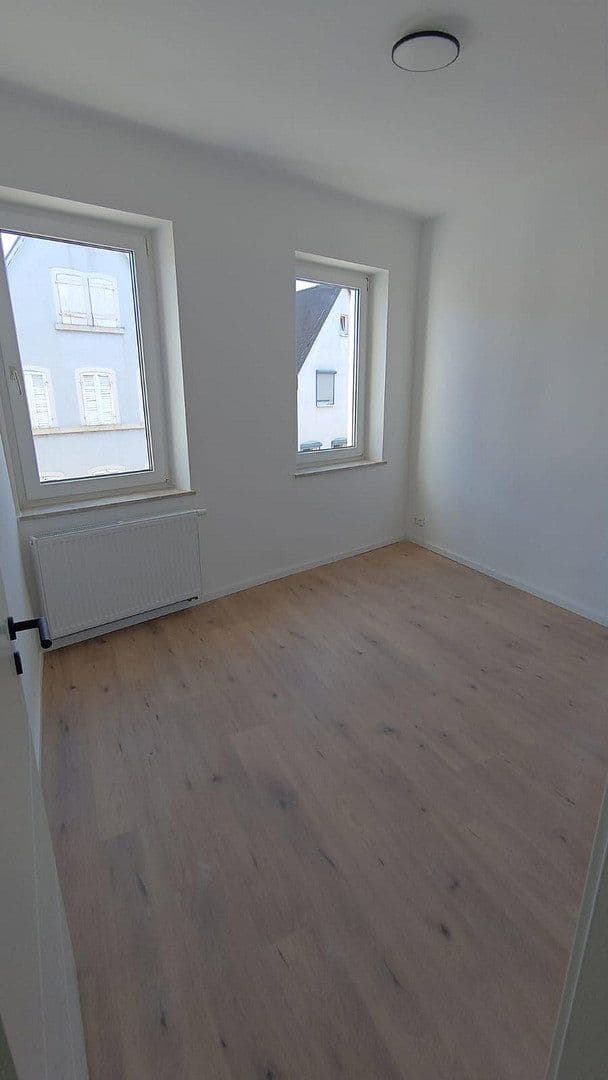 Prodej bytu 4+1 98 m², Hauptstraße 164, Bellheim, Porýní-Falc Prodej bytu 4+1 98 m², Hauptstraße 164, Bellheim, Porýní-Falc