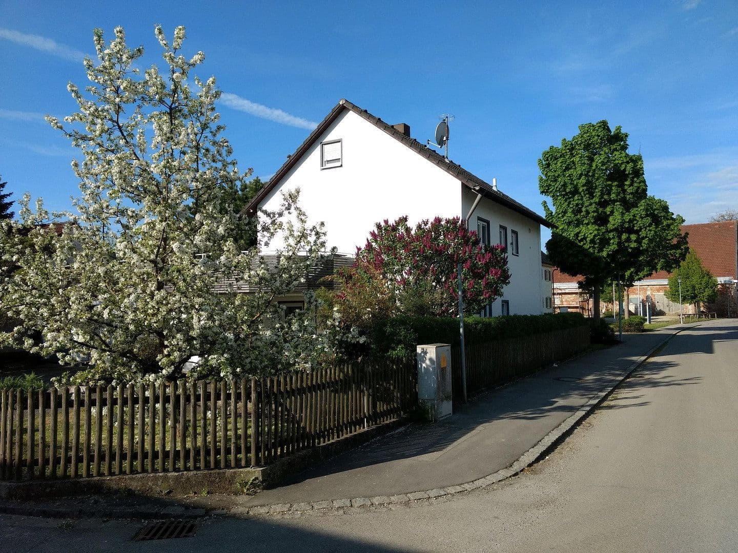 Prodej domu 143 m², pozemek 495 m², Adelshofen, Bavorsko Prodej domu 143 m², pozemek 495 m², Adelshofen, Bavorsko