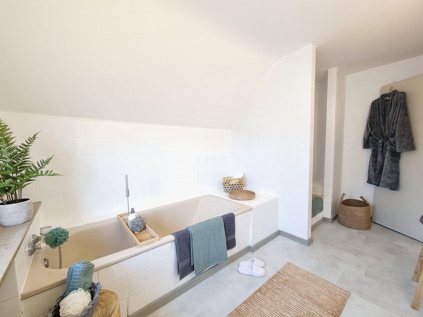 Prodej bytu 5+1 125 m², Lessingstr. 23, Singen (Hohentwiel), Bádensko-Württembersko Prodej bytu 5+1 125 m², Lessingstr. 23, Singen (Hohentwiel), Bádensko-Württembersko