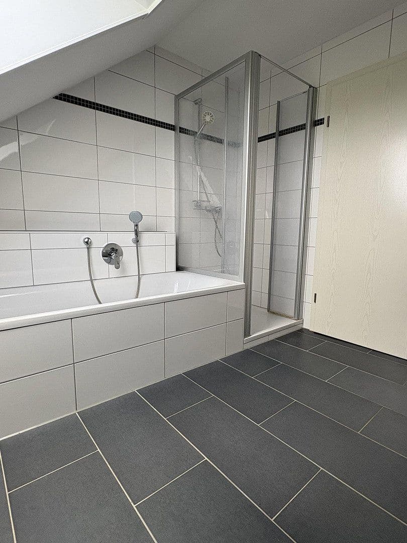 Prodej domu 245 m², pozemek 1.197 m², Kümmersbruck, Bavorsko Prodej domu 245 m², pozemek 1.197 m², Kümmersbruck, Bavorsko