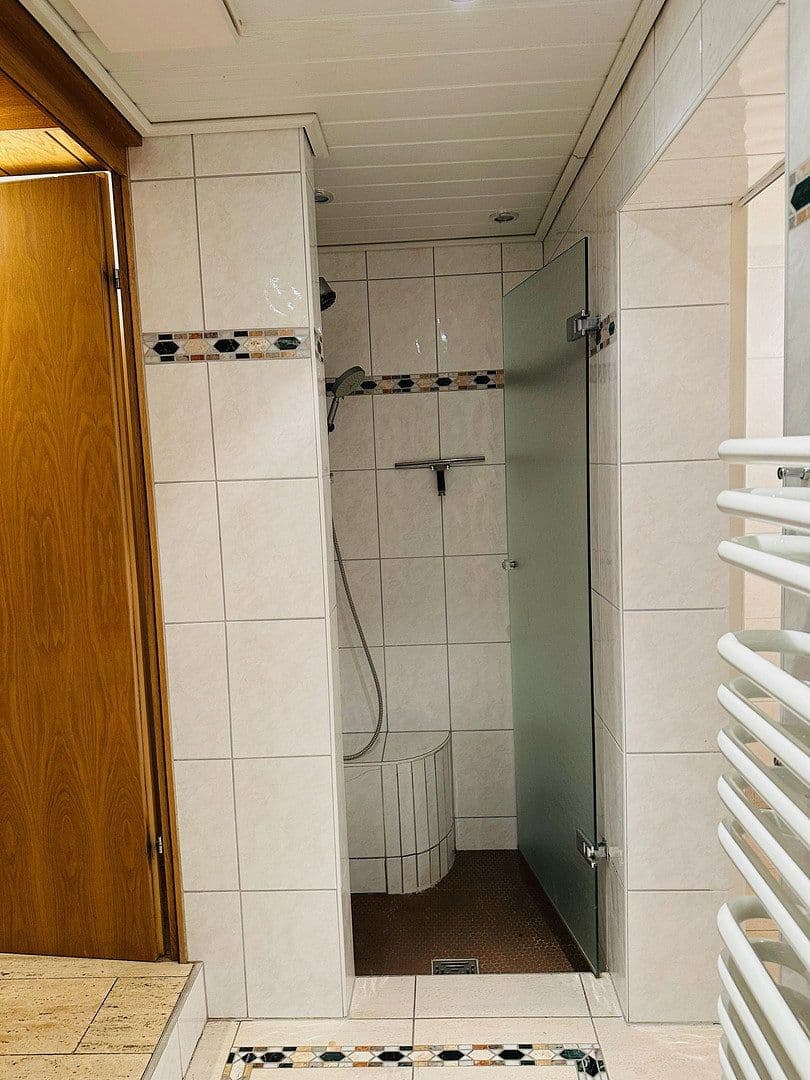 Prodej domu 345 m², pozemek 780 m², Oberer Rain 15, Gaggenau, Bádensko-Württembersko Prodej domu 345 m², pozemek 780 m², Oberer Rain 15, Gaggenau, Bádensko-Württembersko