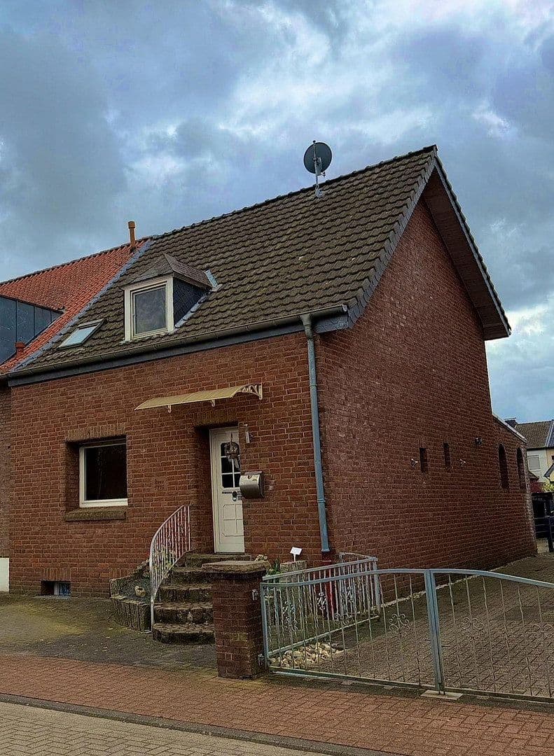 Prodej domu 110 m², pozemek 332 m², Emmerich am Rhein, Severní Porýní-Vestfálsko Prodej domu 110 m², pozemek 332 m², Emmerich am Rhein, Severní Porýní-Vestfálsko