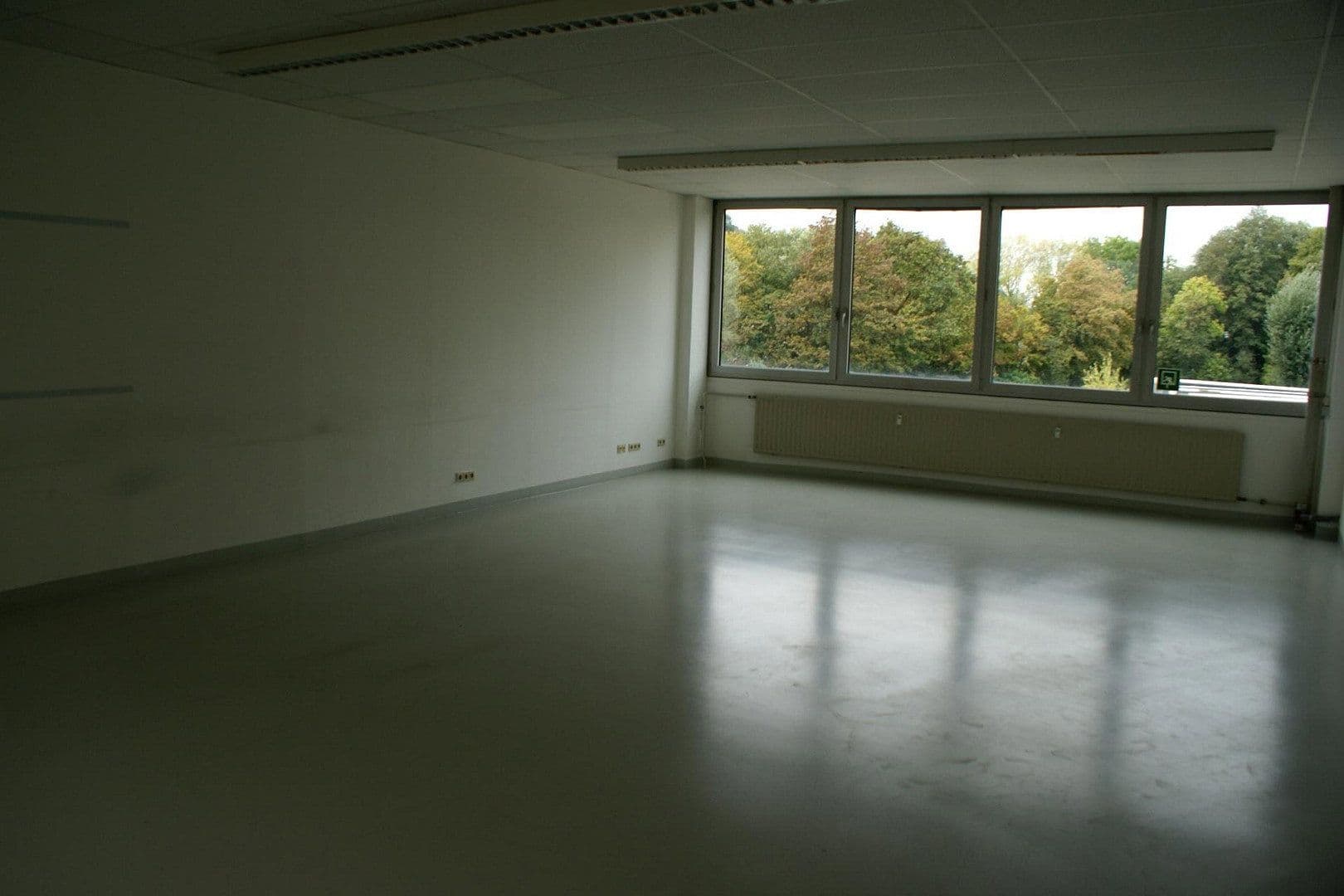 Pronájem kanceláře 100 m², Aalen, Bádensko-Württembersko Pronájem kanceláře 100 m², Aalen, Bádensko-Württembersko