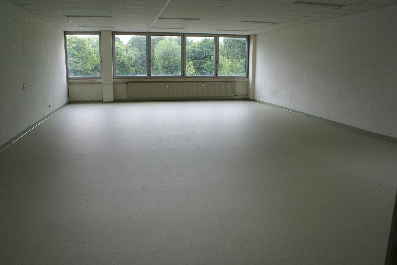 Pronájem kanceláře 100 m², Aalen, Bádensko-Württembersko Pronájem kanceláře 100 m², Aalen, Bádensko-Württembersko