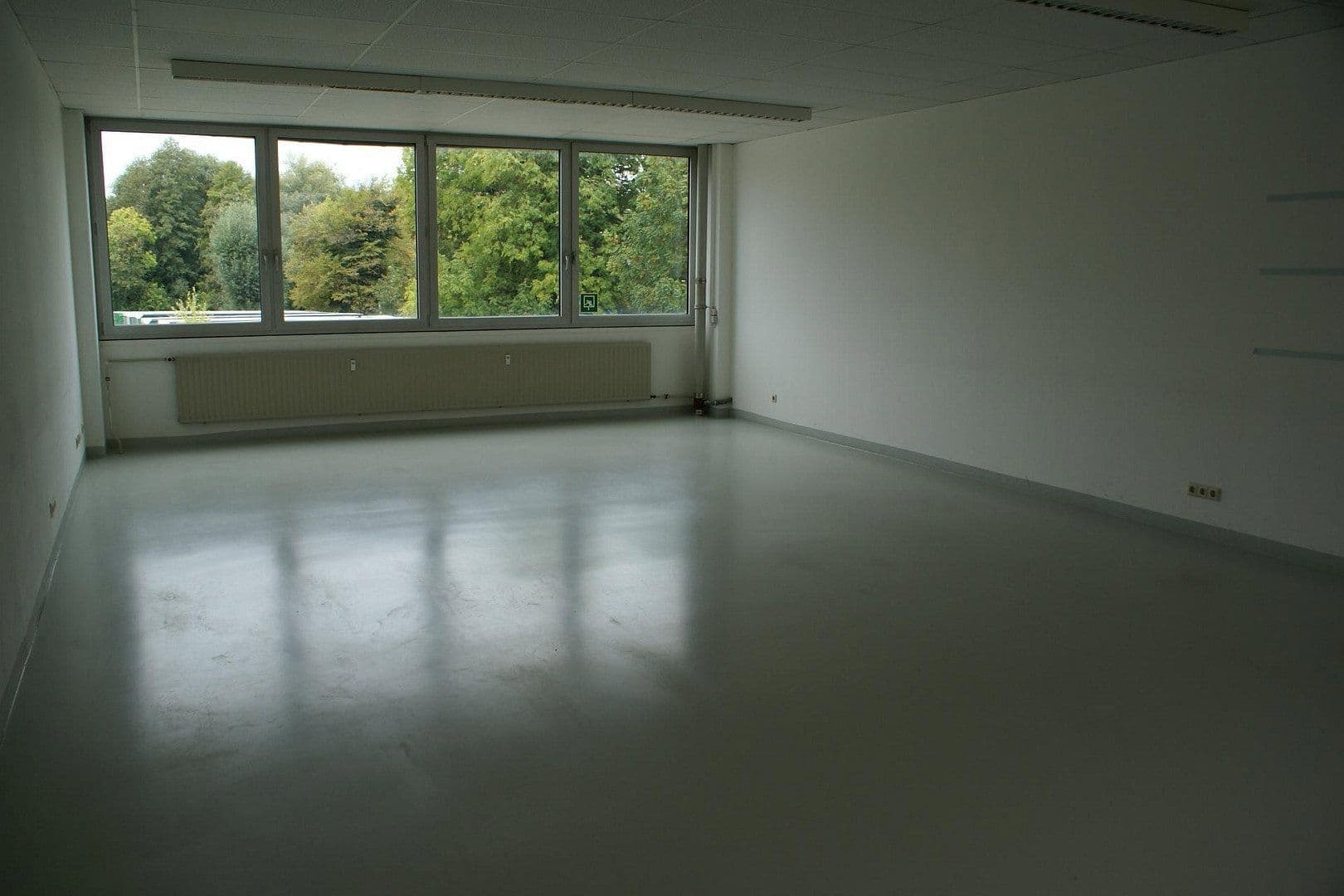 Pronájem kanceláře 100 m², Aalen, Bádensko-Württembersko Pronájem kanceláře 100 m², Aalen, Bádensko-Württembersko
