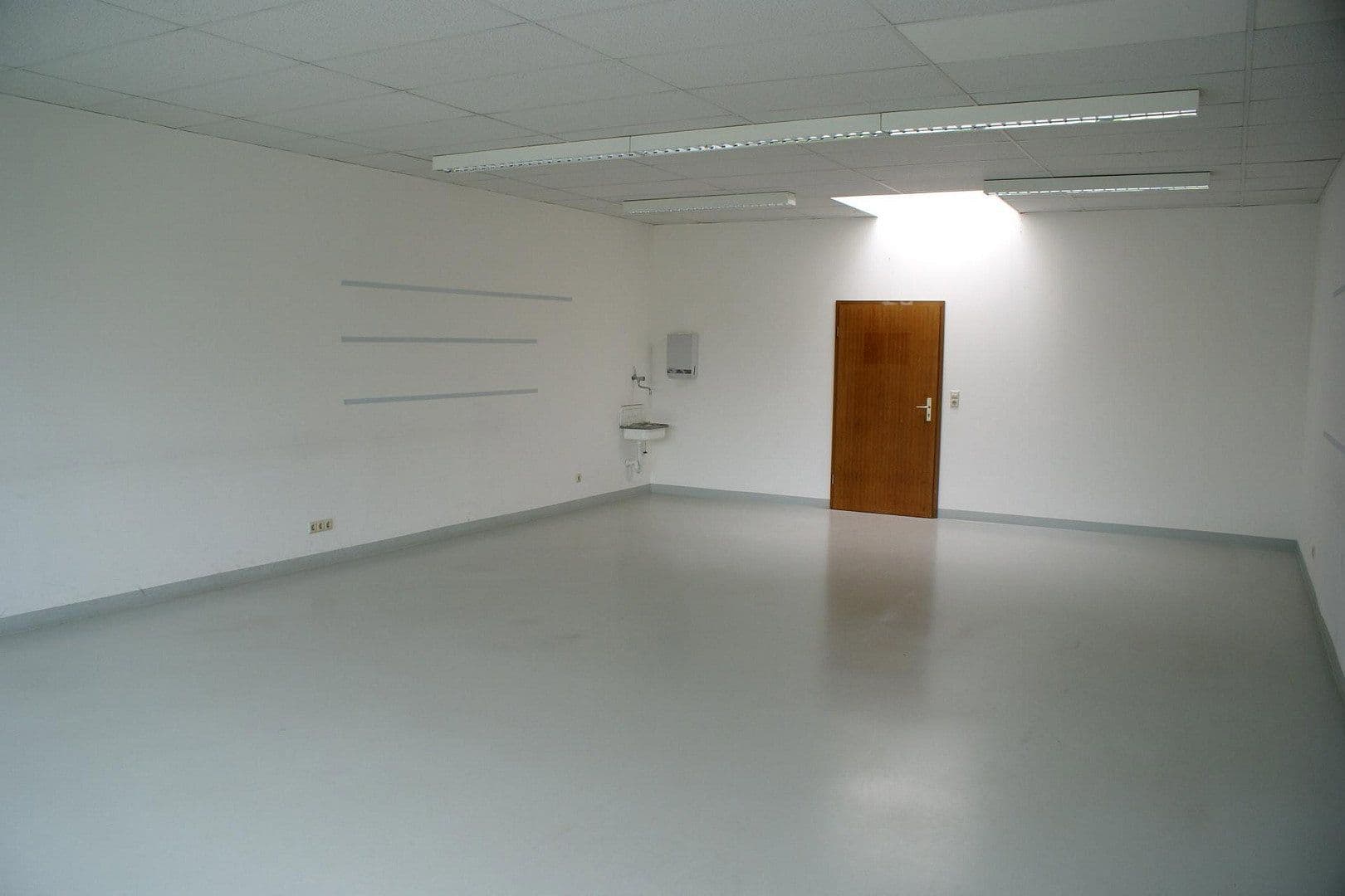 Pronájem kanceláře 100 m², Aalen, Bádensko-Württembersko Pronájem kanceláře 100 m², Aalen, Bádensko-Württembersko