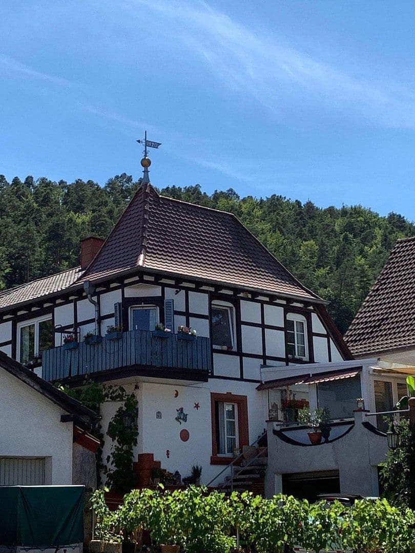 Prodej bytu 6+1 128 m², Bahnhofstr. 81, Hauenstein, Porýní-Falc Prodej bytu 6+1 128 m², Bahnhofstr. 81, Hauenstein, Porýní-Falc