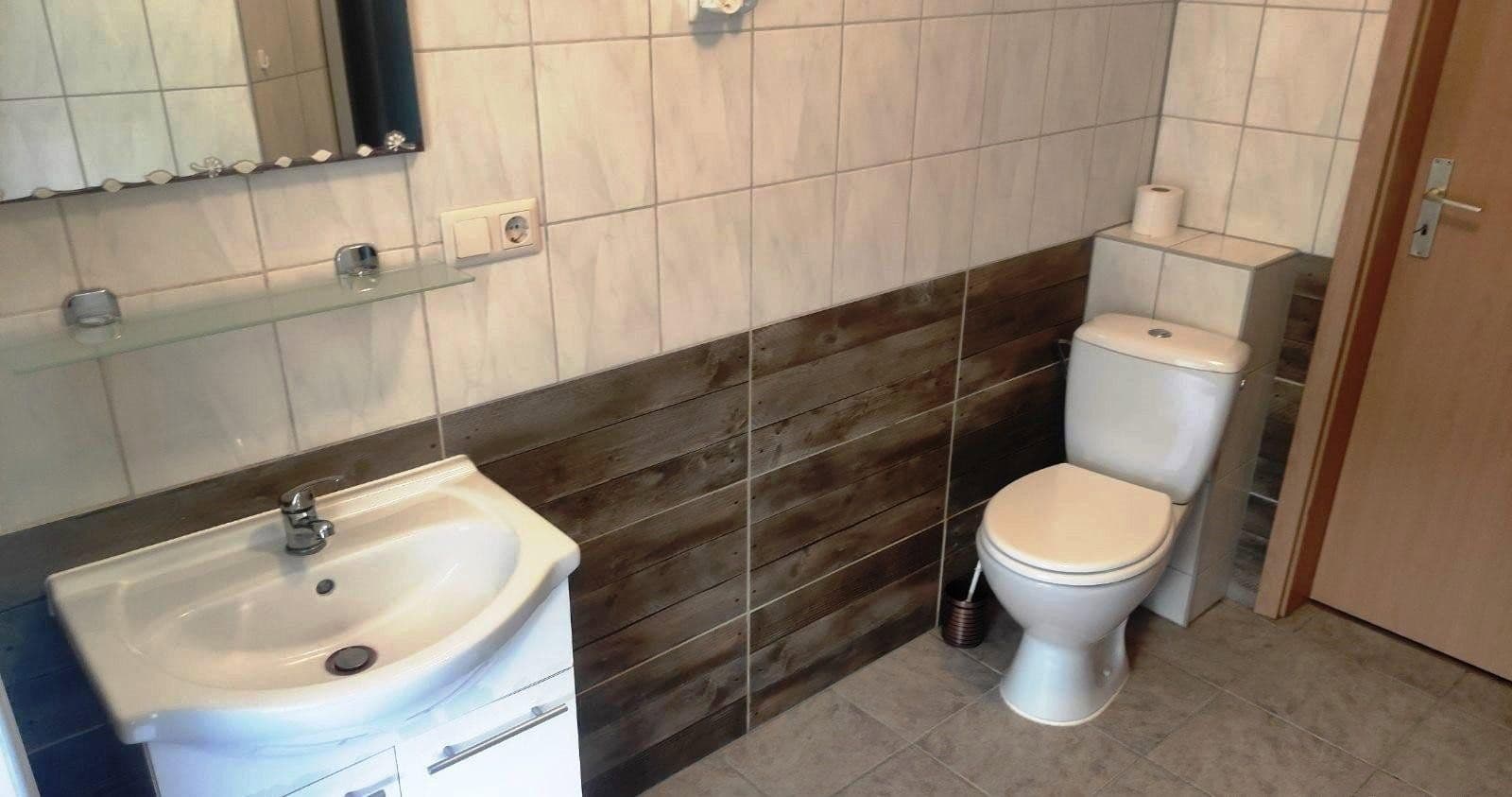 Pronájem bytu 1+1 40 m², Hohenlohestrasse 75, Bad Wildbad, Bádensko-Württembersko Pronájem bytu 1+1 40 m², Hohenlohestrasse 75, Bad Wildbad, Bádensko-Württembersko