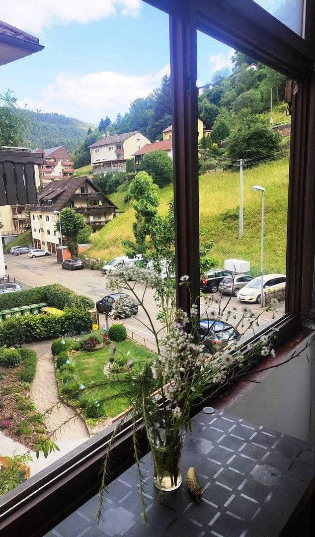 Pronájem bytu 1+1 40 m², Hohenlohestrasse 75, Bad Wildbad, Bádensko-Württembersko Pronájem bytu 1+1 40 m², Hohenlohestrasse 75, Bad Wildbad, Bádensko-Württembersko