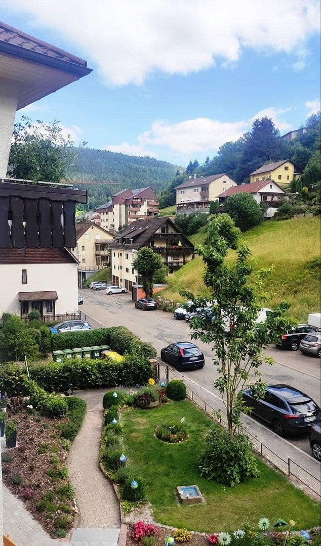Pronájem bytu 1+1 40 m², Hohenlohestrasse 75, Bad Wildbad, Bádensko-Württembersko Pronájem bytu 1+1 40 m², Hohenlohestrasse 75, Bad Wildbad, Bádensko-Württembersko