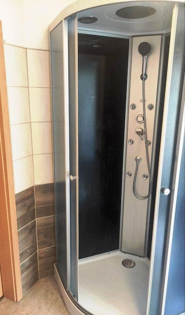 Pronájem bytu 1+1 40 m², Hohenlohestrasse 75, Bad Wildbad, Bádensko-Württembersko Pronájem bytu 1+1 40 m², Hohenlohestrasse 75, Bad Wildbad, Bádensko-Württembersko