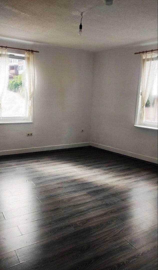 Pronájem bytu 1+1 40 m², Hohenlohestrasse 75, Bad Wildbad, Bádensko-Württembersko Pronájem bytu 1+1 40 m², Hohenlohestrasse 75, Bad Wildbad, Bádensko-Württembersko