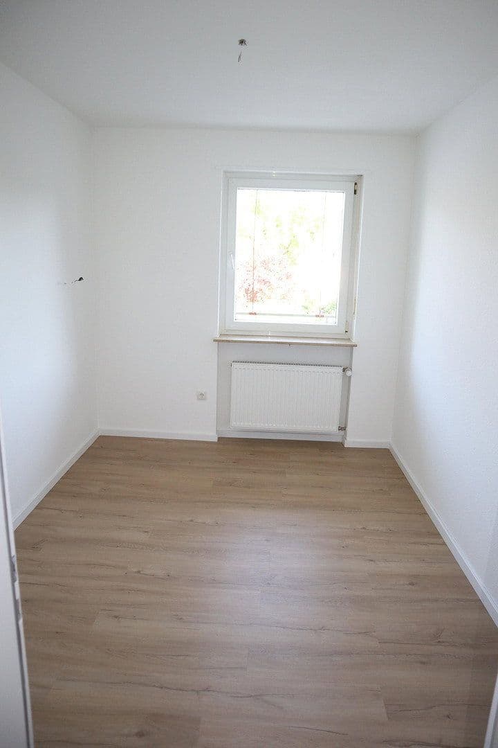 Pronájem bytu 4+1 80 m², Ludwigshafen, Porýní-Falc Pronájem bytu 4+1 80 m², Ludwigshafen, Porýní-Falc
