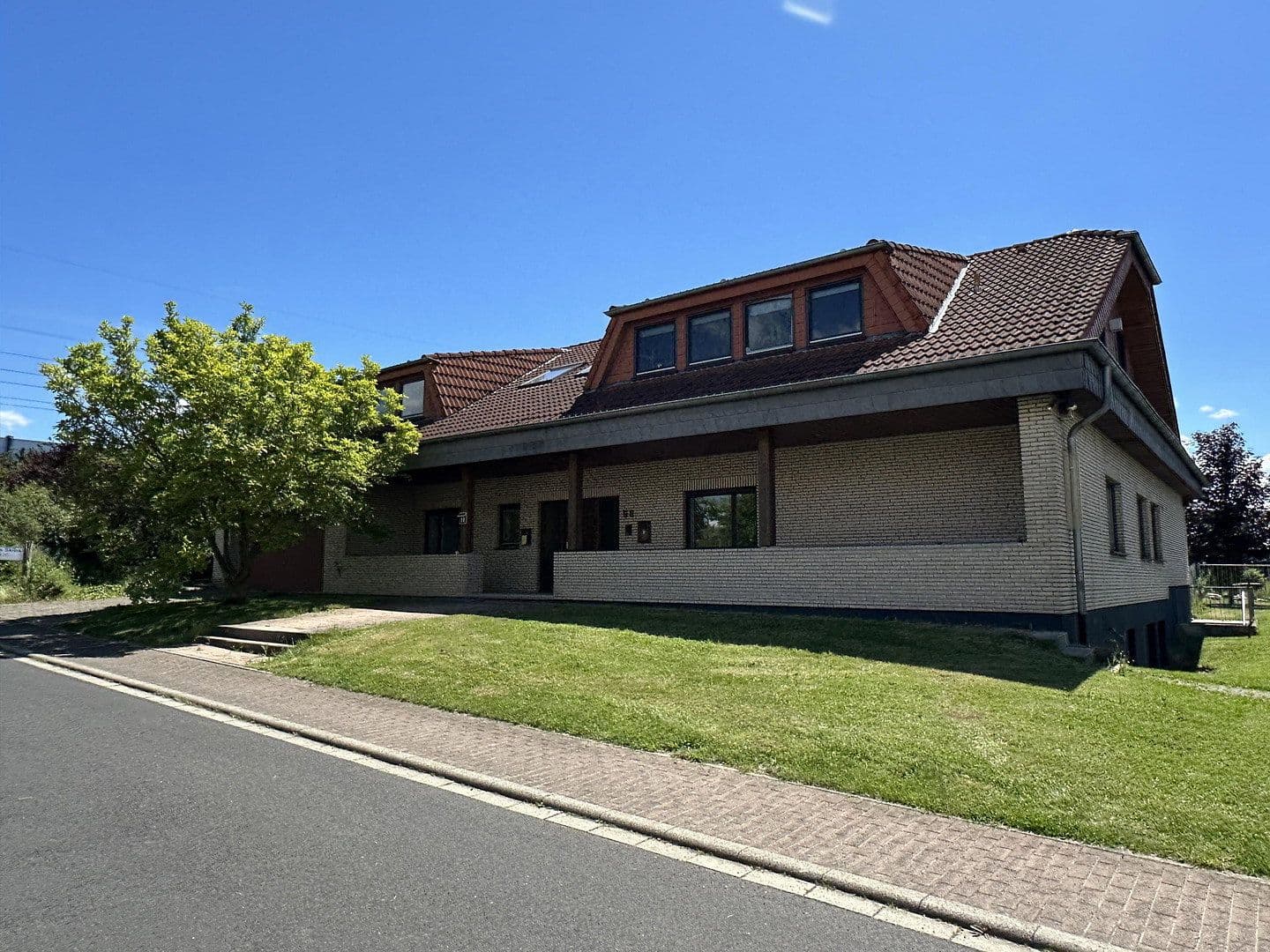 Prodej domu 300 m², pozemek 3.400 m², An den Lindenbäumen 58, Fuldabrück, Hessen Prodej domu 300 m², pozemek 3.400 m², An den Lindenbäumen 58, Fuldabrück, Hessen