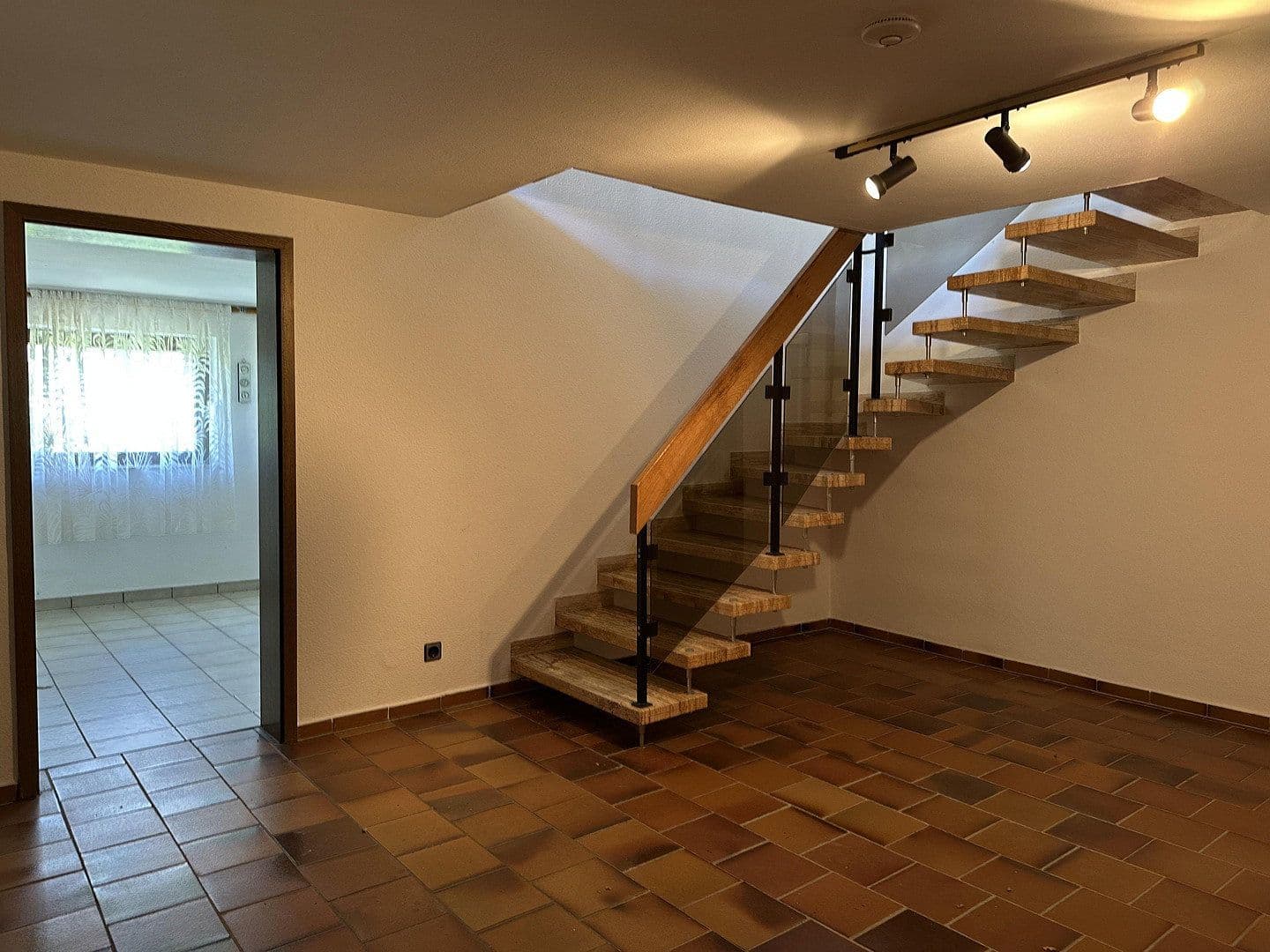 Prodej domu 300 m², pozemek 3.400 m², An den Lindenbäumen 58, Fuldabrück, Hessen Prodej domu 300 m², pozemek 3.400 m², An den Lindenbäumen 58, Fuldabrück, Hessen