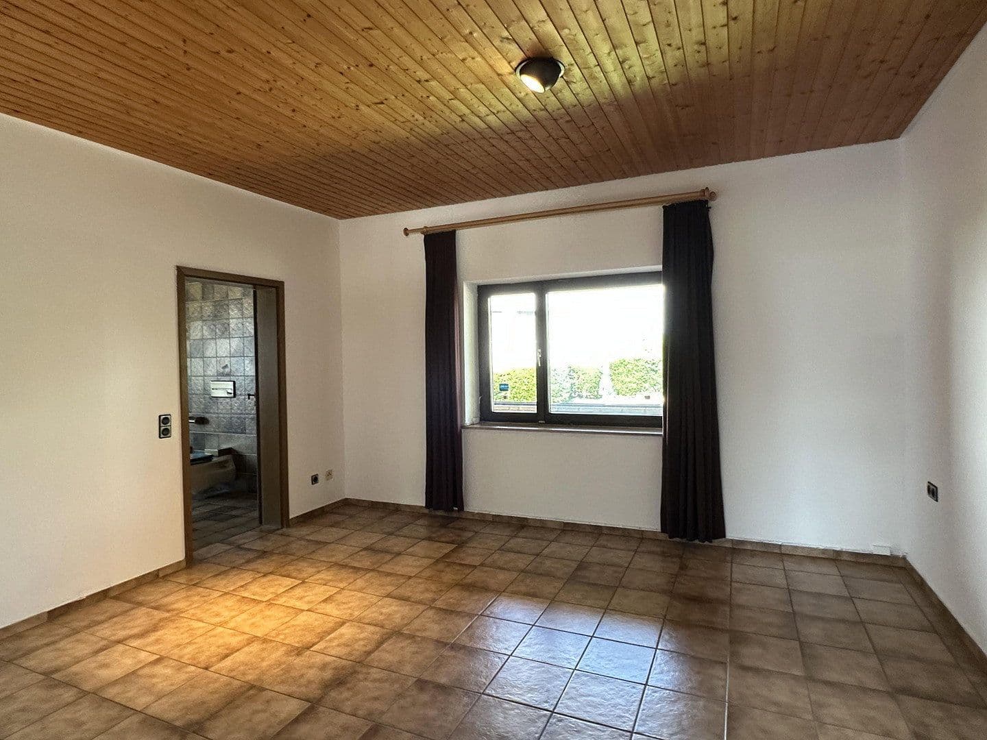 Prodej domu 300 m², pozemek 3.400 m², An den Lindenbäumen 58, Fuldabrück, Hessen Prodej domu 300 m², pozemek 3.400 m², An den Lindenbäumen 58, Fuldabrück, Hessen