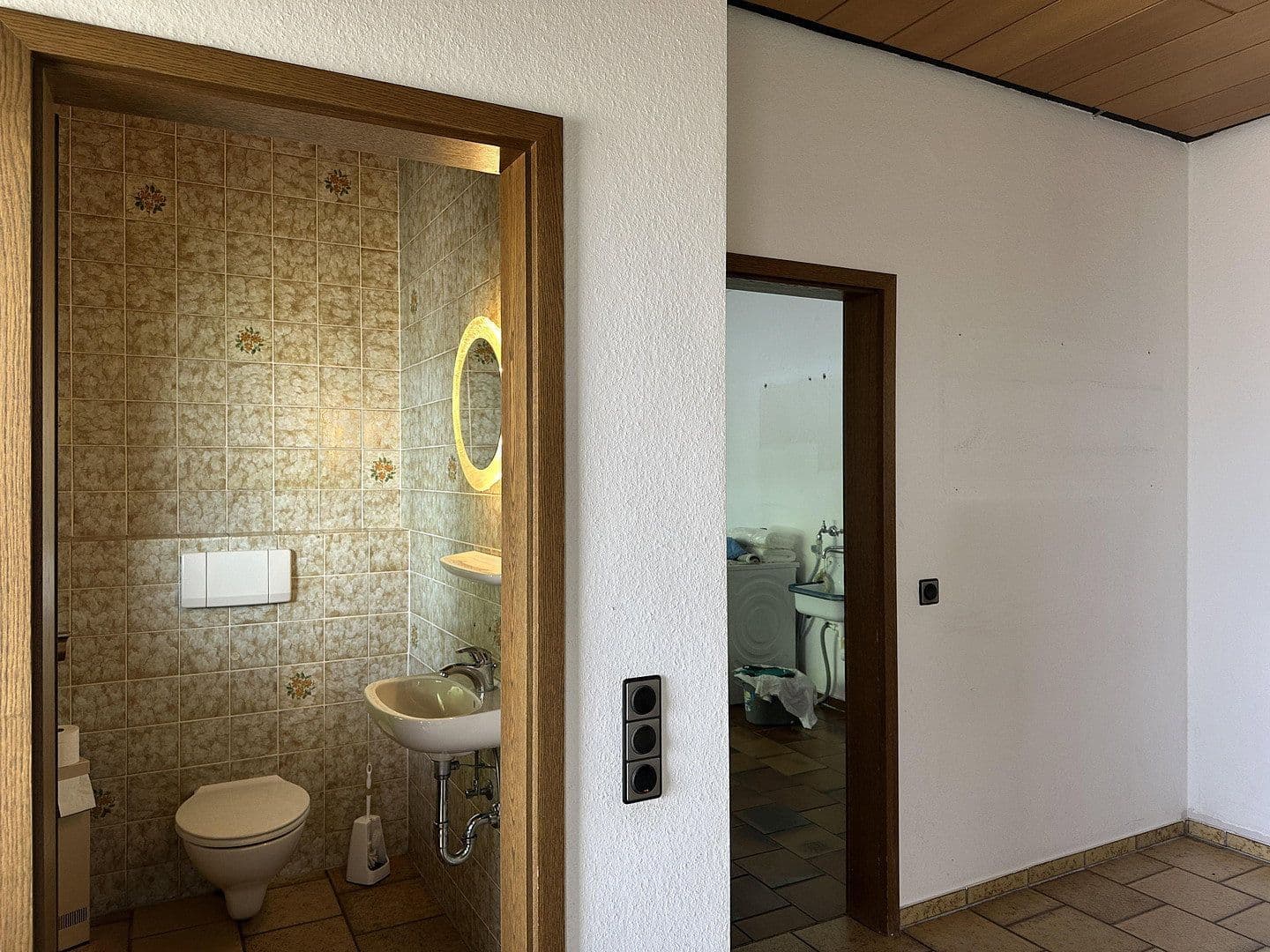 Prodej domu 300 m², pozemek 3.400 m², An den Lindenbäumen 58, Fuldabrück, Hessen Prodej domu 300 m², pozemek 3.400 m², An den Lindenbäumen 58, Fuldabrück, Hessen